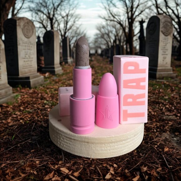 Jeffree Star Velvet Trap Lipstick- Gravedigger - Picture 1 of 2